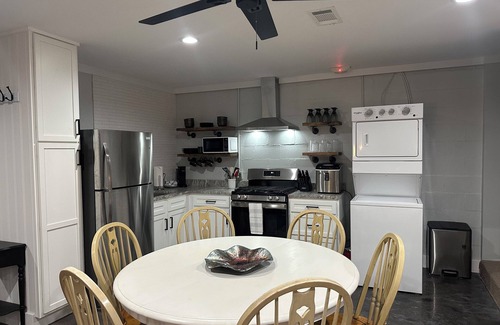 College Hill Apartamento | Cozy Basement Suite with Private Patio and Fire Pit