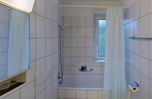 Meilen District Apartamento | Cozy & Basic 4-Bedroom Stay Near Zurich