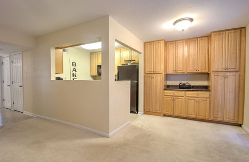 East Pensacola Heights Condominio | COZY BAYFRONT 2BR CONDO CONVENIENTLY NEAR AIRPORT, DOWNTOWN, BEACHES AND BASES
