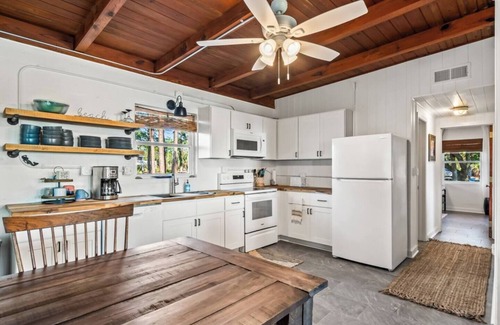 Panacea Casa | Cozy bayfront farmhouse!