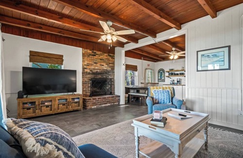 Panacea Casa | Cozy bayfront farmhouse!