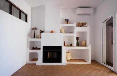 Vale de Covo Apartamento | Cozy Beach Apartment W/Sea View, Free Parking & AC