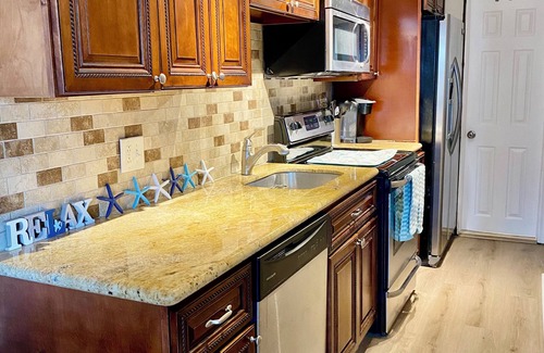 Sea Isle City Condominio | Cozy beach condo just one block from the beach. Walk to restaurants and parks.