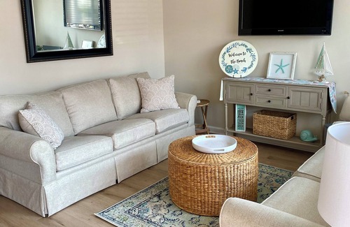 Sea Isle City Condominio | Cozy beach condo just one block from the beach. Walk to restaurants and parks.
