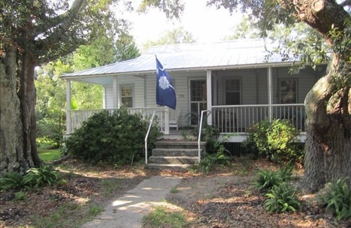 Sullivan's Island Cabaña | Cozy Beach Cottage - Walk to Beach & All Island Has to Offer