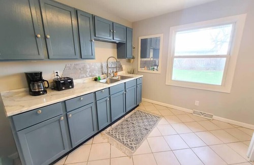 Miller Beach Cabaña | Cozy beach cottage near West Beach.