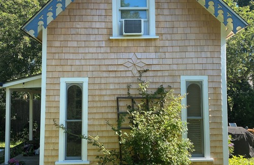 Oak Bluffs Cabaña | Cozy Beach Cottage