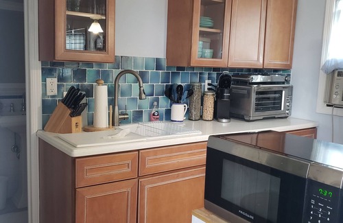 Long Beach Apartamento | Cozy Beach Getaway - 1000' from Ocean/Boardwalk; 6 blocks from LIRR