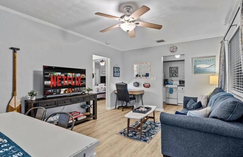 Poinsettia Heights Casa | Cozy Beach House 7 min to beach & Las Olas restaurants and shops!