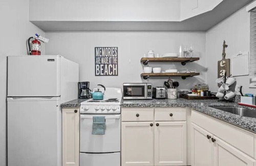 Poinsettia Heights Casa | Cozy Beach House 7 min to beach & Las Olas restaurants and shops!