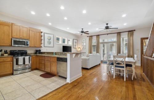 Crescent Beach Casa | Cozy Beach House (4 min walk) w/Pool + Fast WiFi