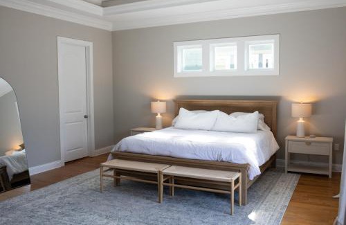Crescent Beach Casa | Cozy Beach House (4 min walk) w/Pool + Fast WiFi