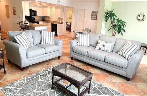 Naples Park Casa | ACOGEDORA CASA DE PLAYA cerca de playas, restaurantes y tiendas * Descuentos para estadías prolongadas *