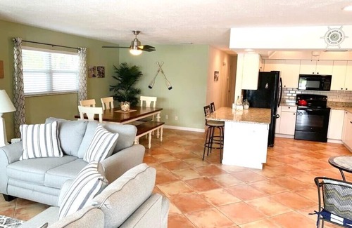 Naples Park Casa | ACOGEDORA CASA DE PLAYA cerca de playas, restaurantes y tiendas * Descuentos para estadías prolongadas *