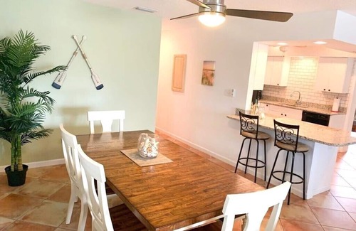 Naples Park Casa | ACOGEDORA CASA DE PLAYA cerca de playas, restaurantes y tiendas * Descuentos para estadías prolongadas *