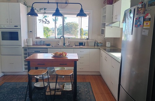 Woolgoolga Casa | Cozy beach house in the heart of town. Walk to beach and cafes