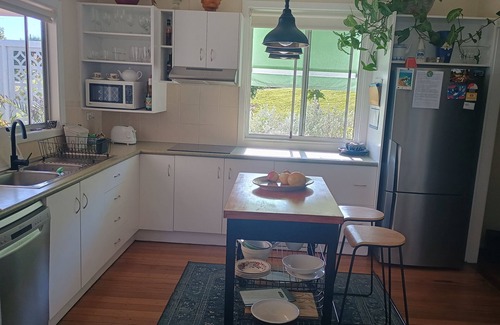 Woolgoolga Casa | Cozy beach house in the heart of town. Walk to beach and cafes