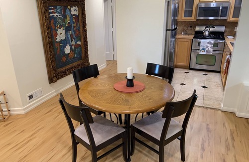 Diamond Crestview Apartamento | Cozy Beach House, Quiet, Private Garden, Blocks to Sand, Town