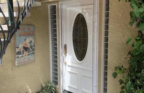 Diamond Crestview Apartamento | Cozy Beach House, Quiet, Private Garden, Blocks to Sand, Town