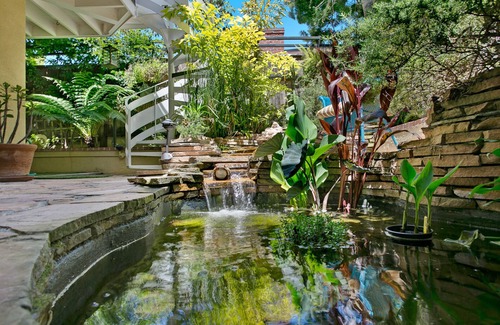Diamond Crestview Apartamento | Cozy Beach House, Quiet, Private Garden, Blocks to Sand, Town