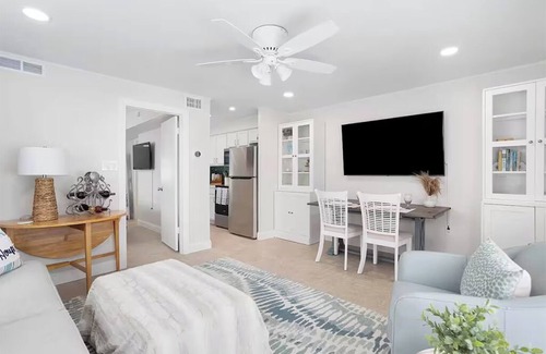 Port Canaveral Condominio | Cozy Beach House 2 minute walk tothe beach in Cape Canaveral