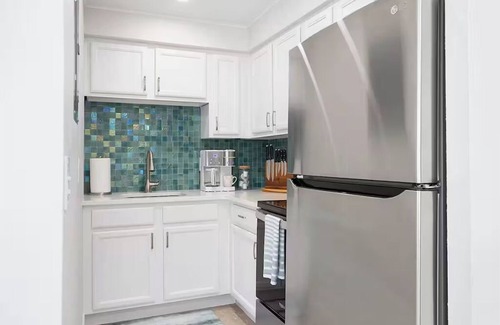 Port Canaveral Condominio | Cozy Beach House 2 minute walk tothe beach in Cape Canaveral