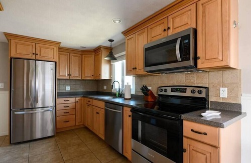 Morgan Point Casa | Cozy Beach House With Private Beach Access