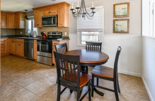 Morgan Point Casa | Cozy Beach House With Private Beach Access