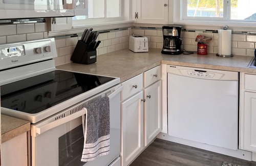 Poulsbo Cabaña | Cozy Beach Retreat-Hood Canal & Olympic Mountain Views