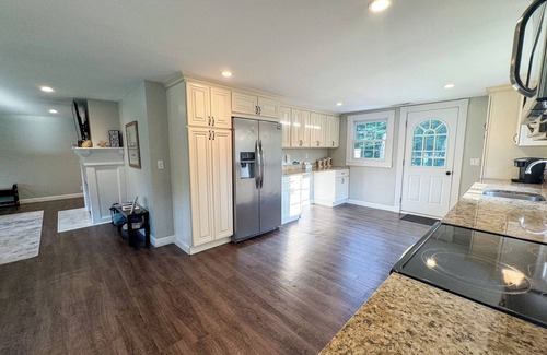 Niantic Casa | Cozy beach retreat in Niantic's Black Point Beach