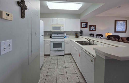 Fort Walton Beach Condominio | Cozy beachfront condo with private balcony, shared pool & beach access