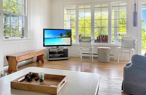 Roseway Cabaña | Cozy beachfront cottage. Pet friendly!