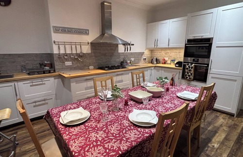 Burntisland Casa | Cozy Beachfront retreat next to great hiking trails
