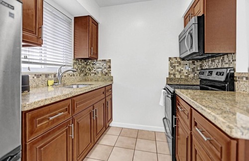 North Beach Apartamento | Cozy Beachfront Retreat Near Marina & Dining
