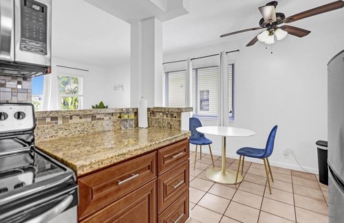 North Beach Apartamento | Cozy Beachfront Retreat Near Marina & Dining