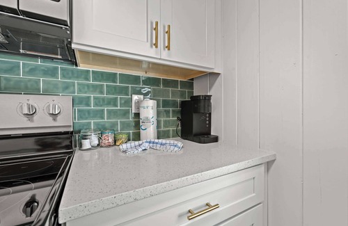 Ash Casa | Cozy Beachside Bungalow Studio Ideal for Couples