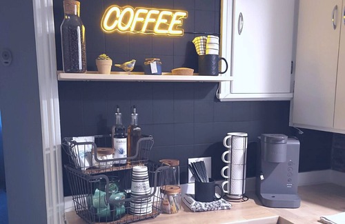 Vermilion Casa | Cozy Beachtown Bungalow perfect for any getaway