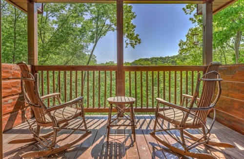 Blue Ridge Cabina | Cozy Bear Cabin by Escape to Blue Ridge