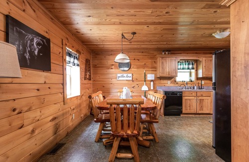 Nashville Cabina | Cozy Bear Cabin * Decoración moderna * ¡Recientemente actualizado! * Bañera de hidromasaje * 5 minutos a Nashville