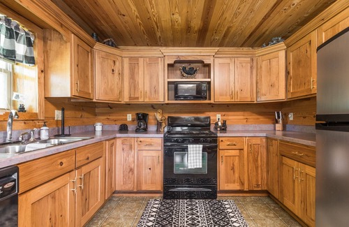 Nashville Cabina | Cozy Bear Cabin * Decoración moderna * ¡Recientemente actualizado! * Bañera de hidromasaje * 5 minutos a Nashville