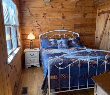 Maggie Valley Casa | Cozy Bear Cabin-Stunning Mountain View, Dogs welcome with Pet Rate