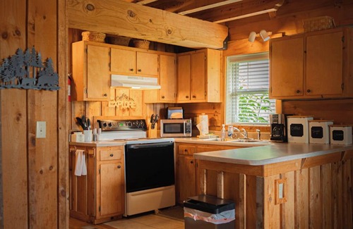 Vesta Cabina | Cozy "Bear Claw Cove" - 2 Bedroom Cabin in the Heart of the Blue Ridge Mountains