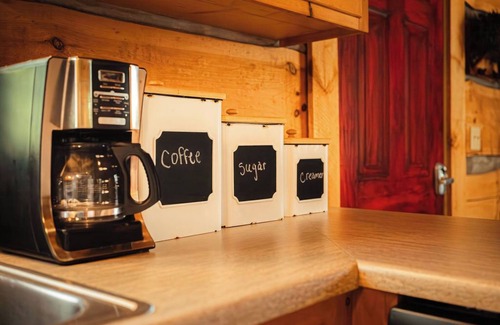 Vesta Cabina | Cozy "Bear Claw Cove" - 2 Bedroom Cabin in the Heart of the Blue Ridge Mountains