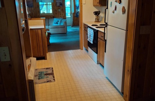 Ponshewaing Cabaña | Cozy Bear Cottage with adorable Lake and Bear décor, 25 mi S. of Mackinaw City
