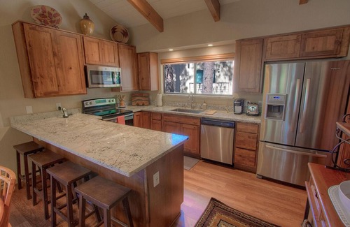 Incline Village Condominio | Cozy Bear Lodge 3 Bedroom Home by RedAwning