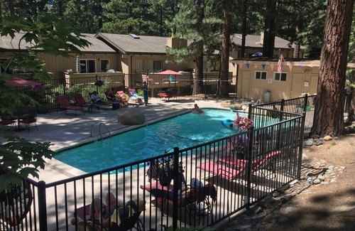 Incline Village Condominio | Cozy Bear Lodge 3 Bedroom Home by RedAwning