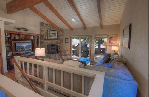 Incline Village Casa | Cozy Bear Lodge by Lake Tahoe Accommodations