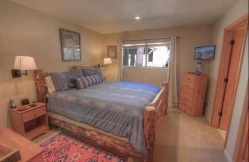 Incline Village Casa | Cozy Bear Lodge by Lake Tahoe Accommodations
