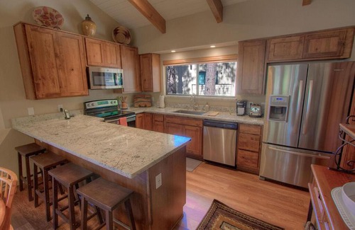 Incline Village Casa | Cozy Bear Lodge by Lake Tahoe Accommodations