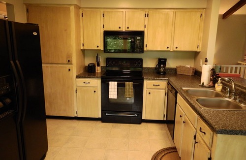 Qualla Casa | Cozy Bear Lodge on top of Casey's Mountain! - Great Location!!